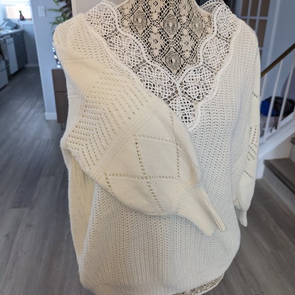 Sweater with lace trim - Picture 2 of 8